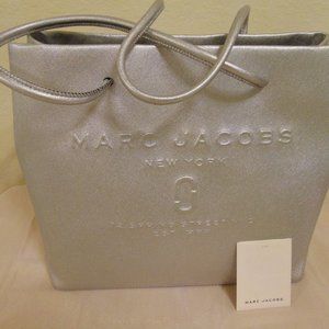 marc jacobs east west silver tote bag new